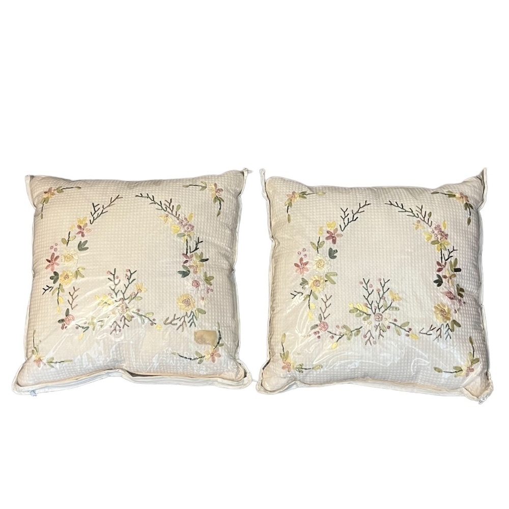 NWOT Embroidered Flower Petals Victorian‎ Heart Floral Ribbon Cream Pillow